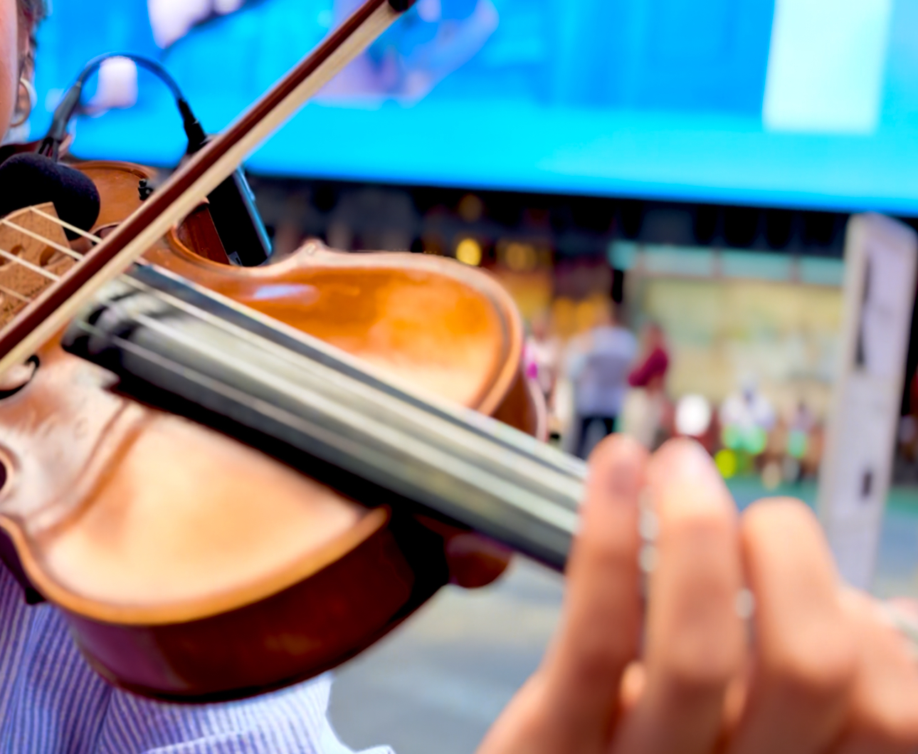 Daniela Galindo with her violin